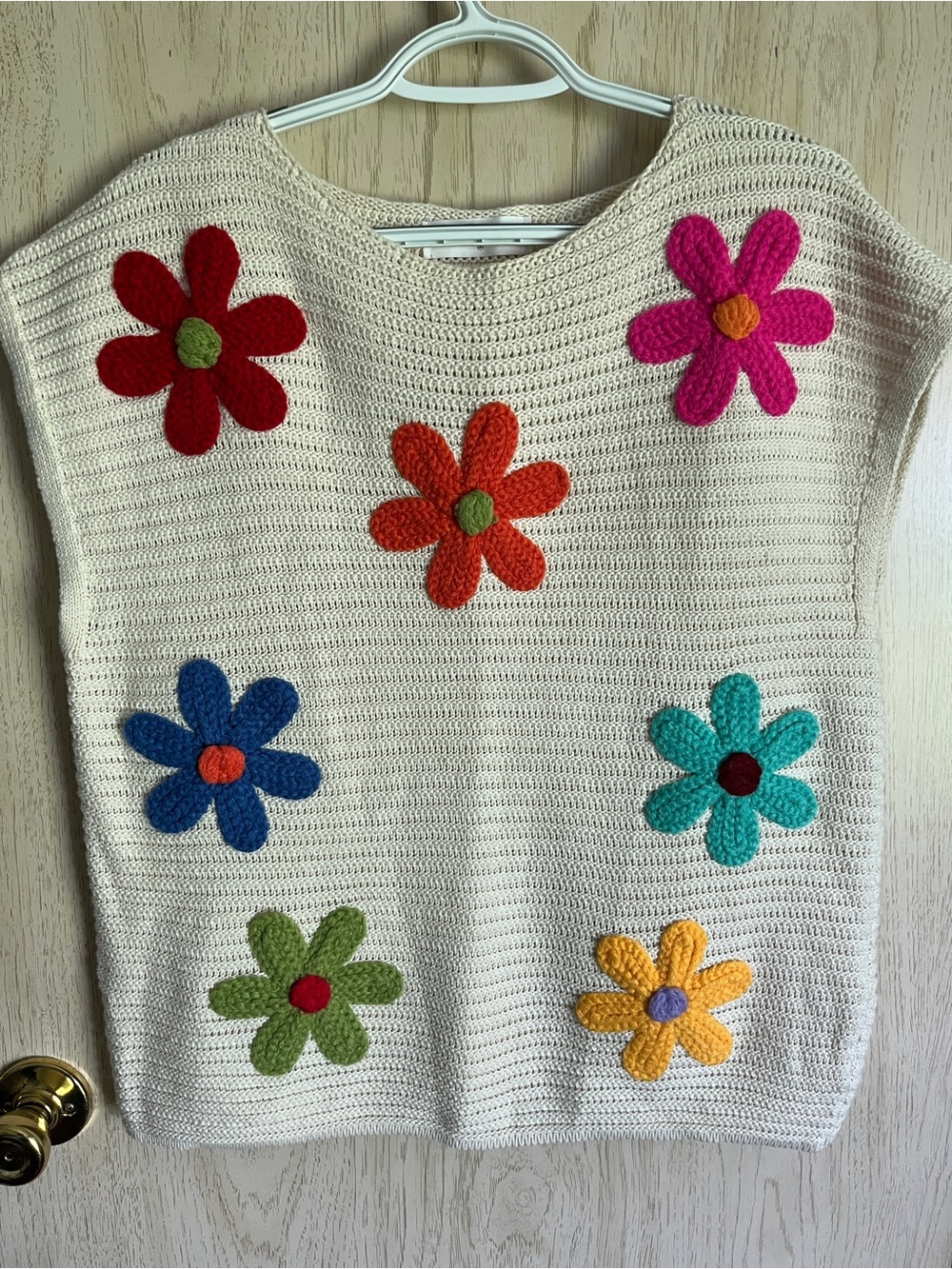 IMPRESSIONS BLOSSOMS AROUND EMBROIDERED Sleeveless SWEATER TOP SZ Medium - Picture 3 of 9